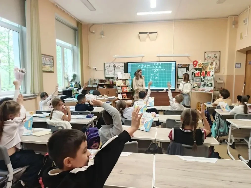 🎓Один день в другой реальности  Сегодня в нашей школе прошёл День самоуправления, и это было мощно! 