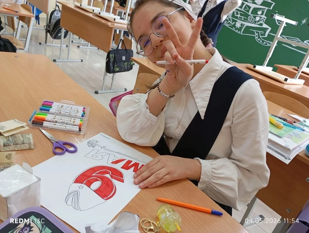 К Дню Победы наши учащиеся приняли участие в акции «Окна Победы». Ребята с большим старанием и уваже