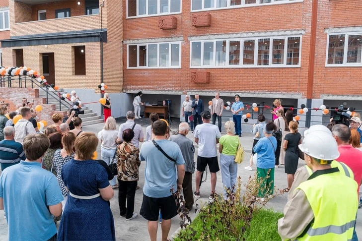 🏠 Долгожданное новоселье: дольщики долгостроя на Титова получили ключи!