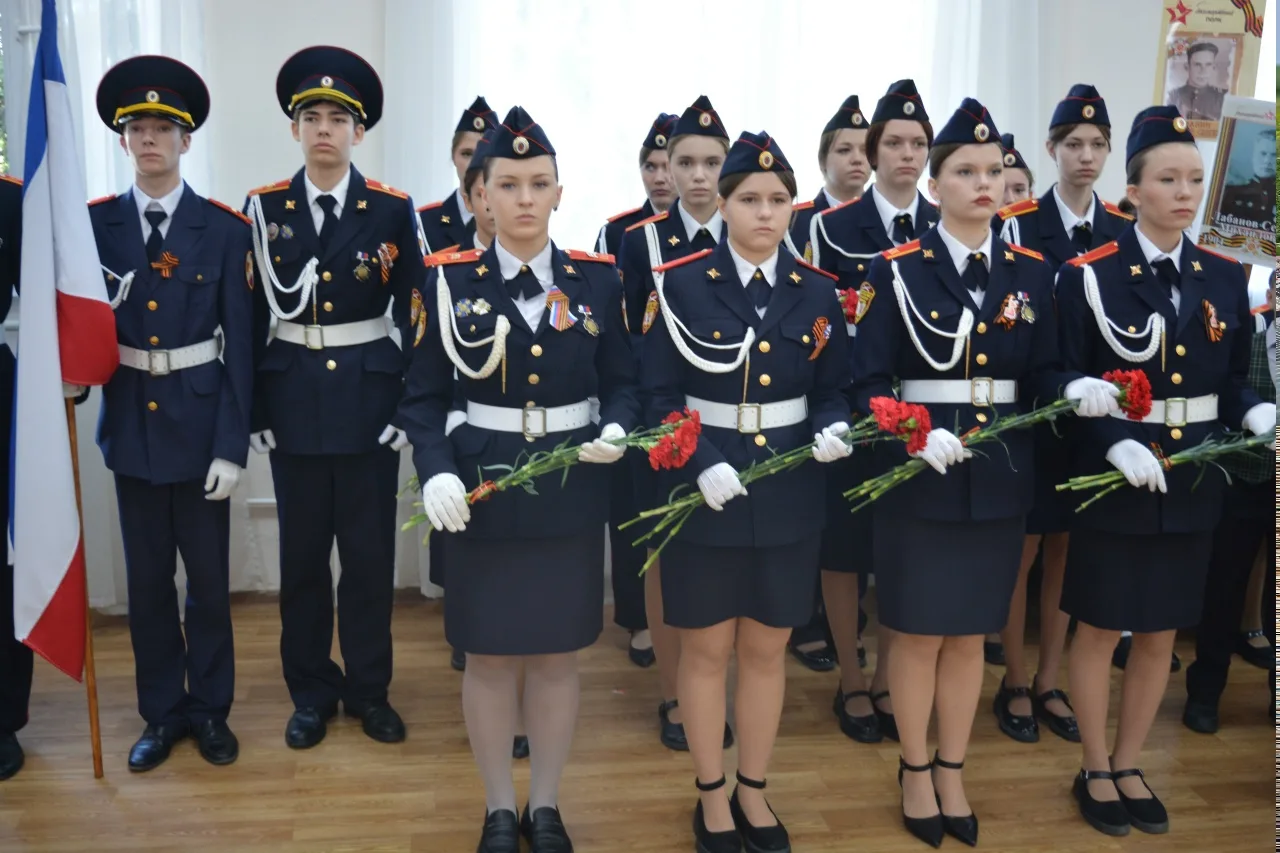 В канун Дня Великой Победы в нашей школе прошла линейка, посвящённая акции «Бессмертный полк: Герои 