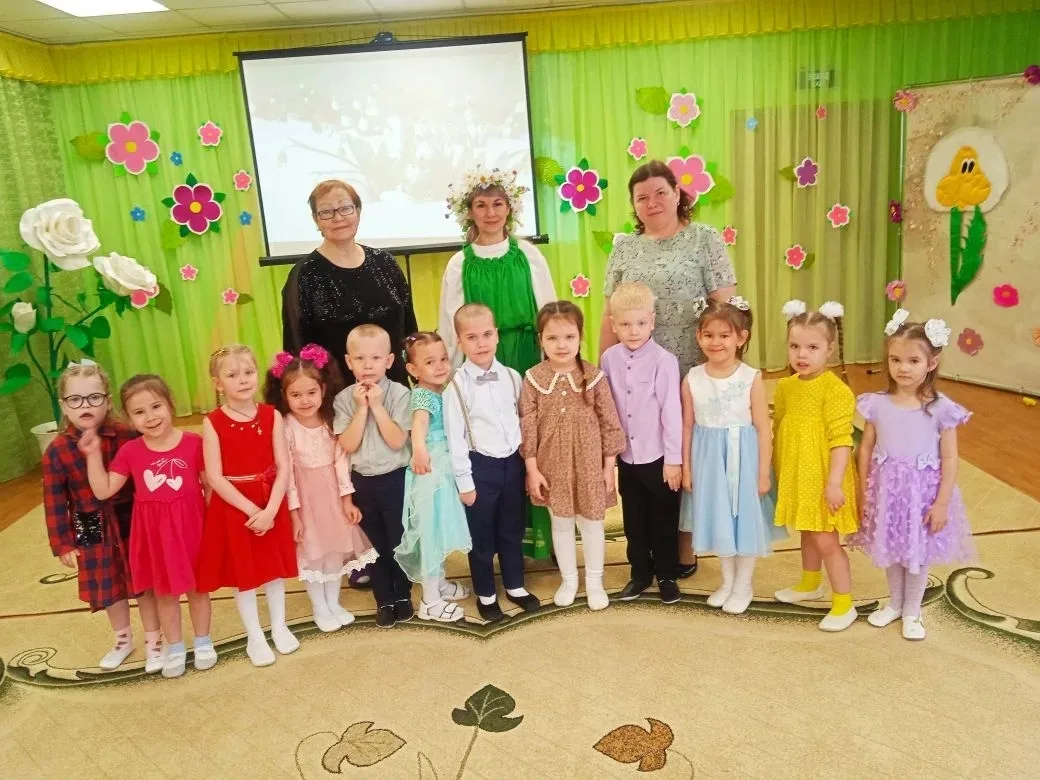 Сегодня в нашем музыкальном зале было также по-настоящему тепло и празднично! Гостью — ...