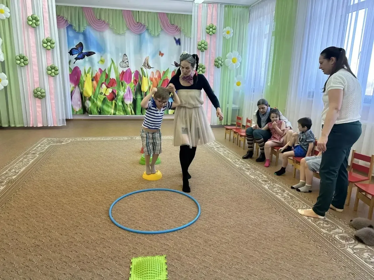 В МБОУ ЦО 30 в группе компенсирующей направления для детей с ТМНР был проведен досуг «День Смеха». В