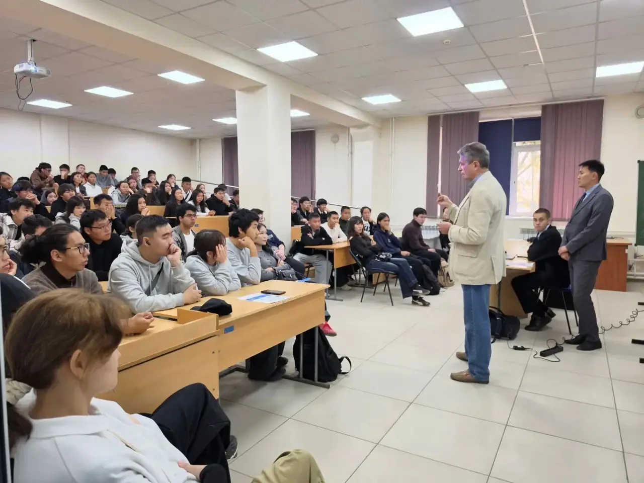 Первая установочная встреча директора колледжа с первокурсниками