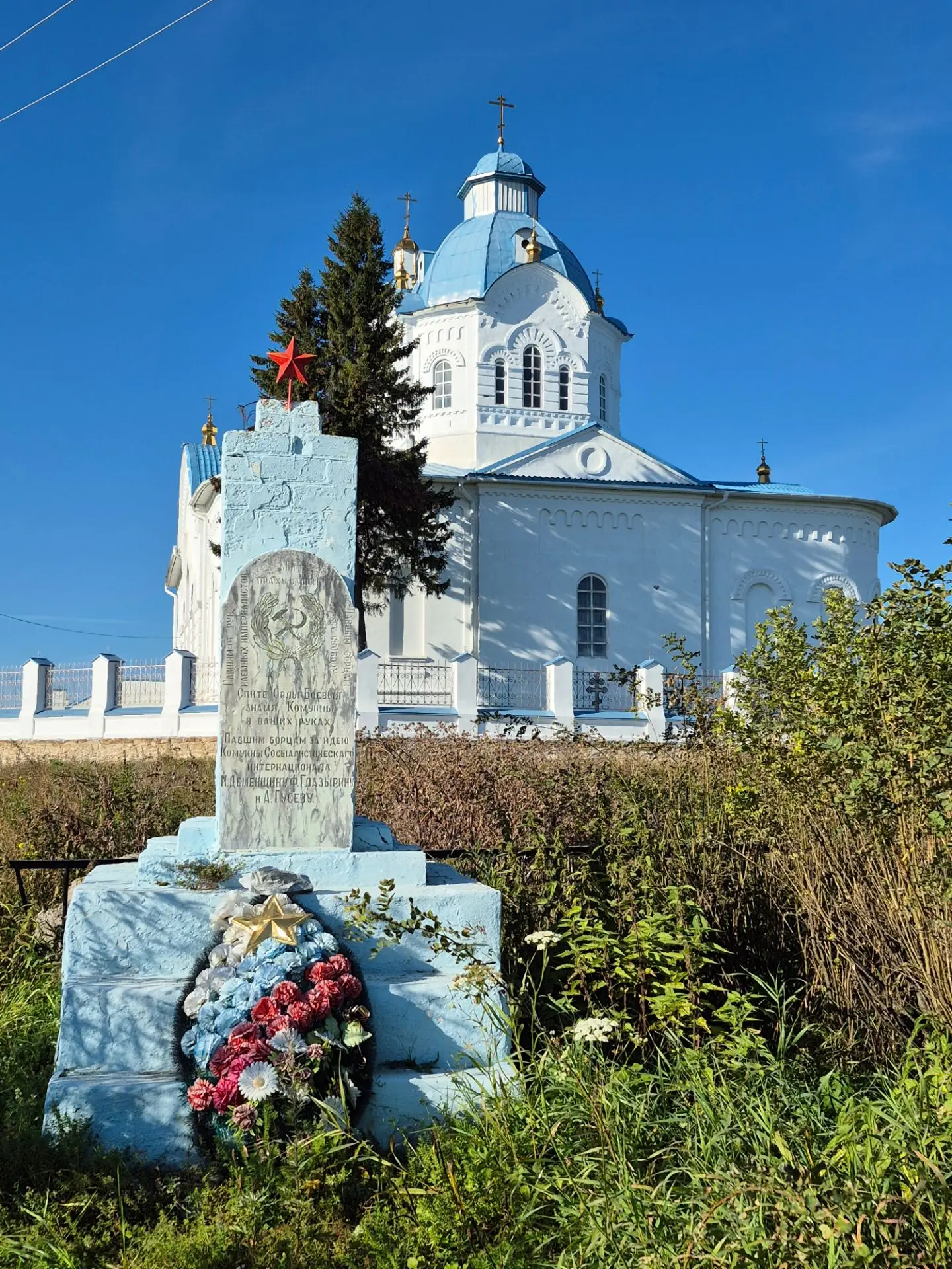 Село Булзи Каслинского района. Покровский храм и мемориал павшим красноармейцам.