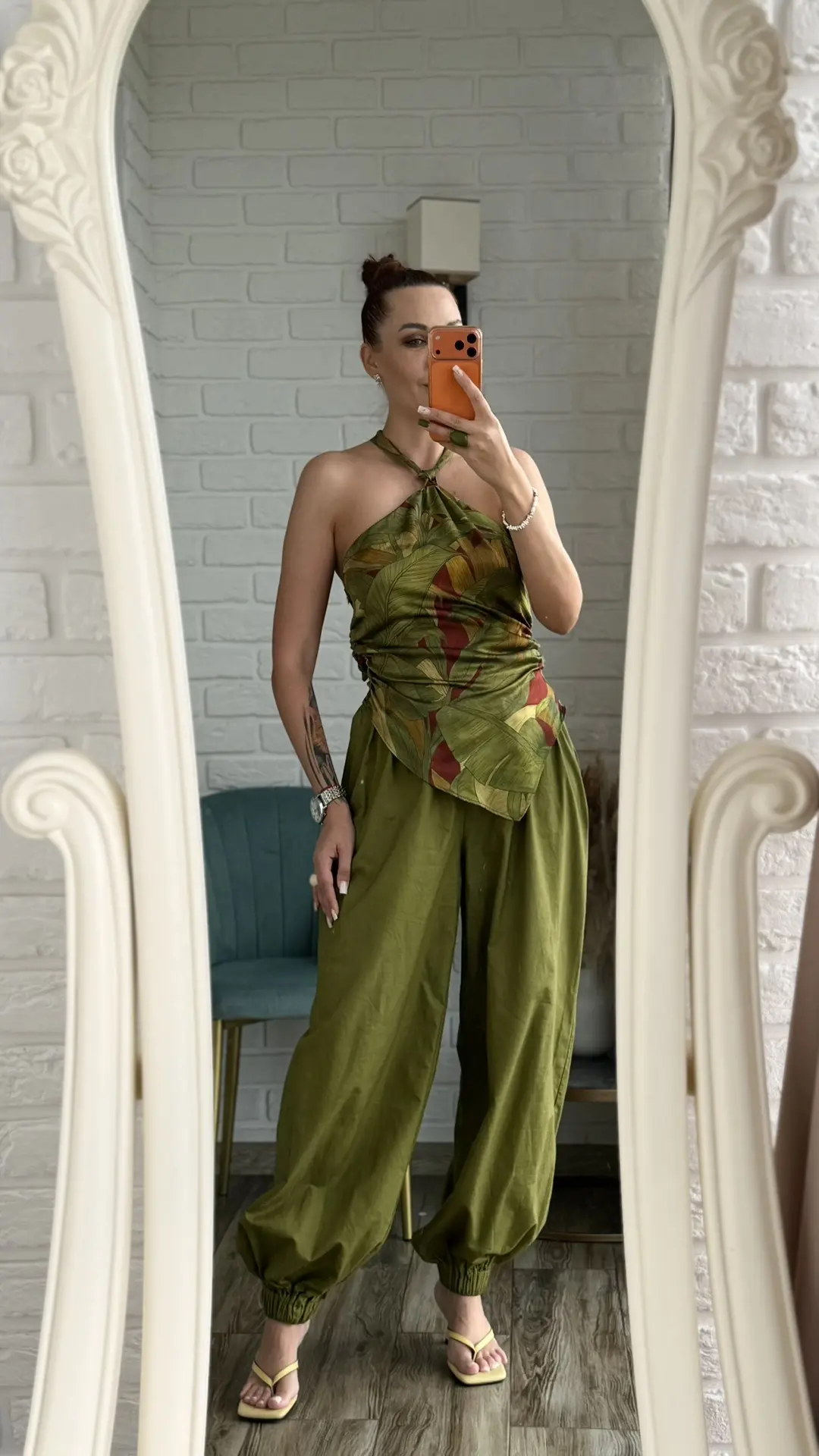 Моя новая любовь 🥰 от ZARINA 💚 

[контакт скрыт]

Натуральная ткань. 
Сочный принт. Комбинезон шик