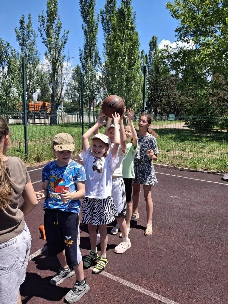🗓️ Наш день в лагере: театр, спорт и игры про мороженое
Сегодня в лагере было много интересного!
🎭