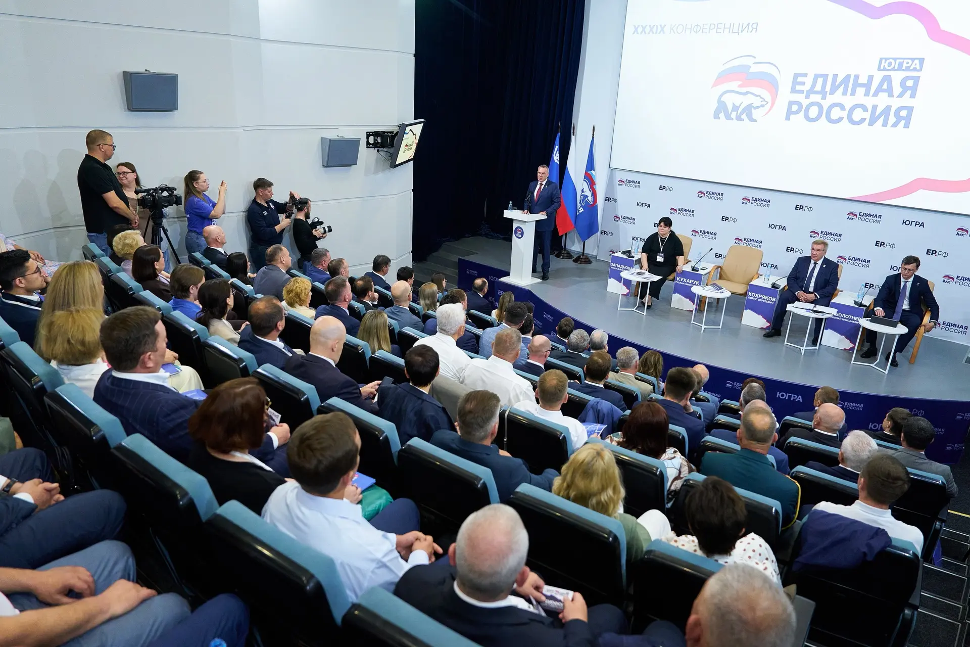 Принял участие в 39-й региональной конференции «Единой России», где вместе с партийцами обсудили ито