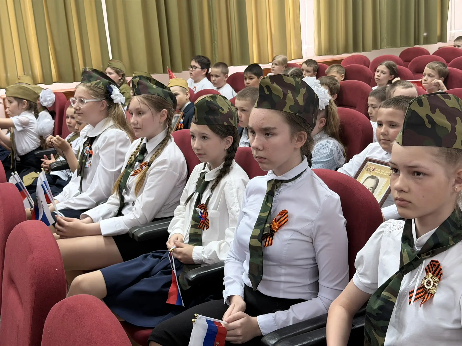 🎭 В нашей школе прошёл патриотический конкурс детского творчества «Наследники великой Победы»!  В эт