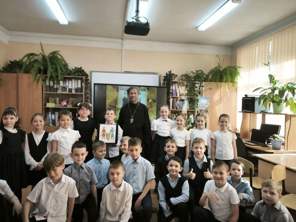 18 мая в МБОУ «Лицей Климовска»  состоялась встреча учащихся  первого класса с протоиереем Борисом Т
