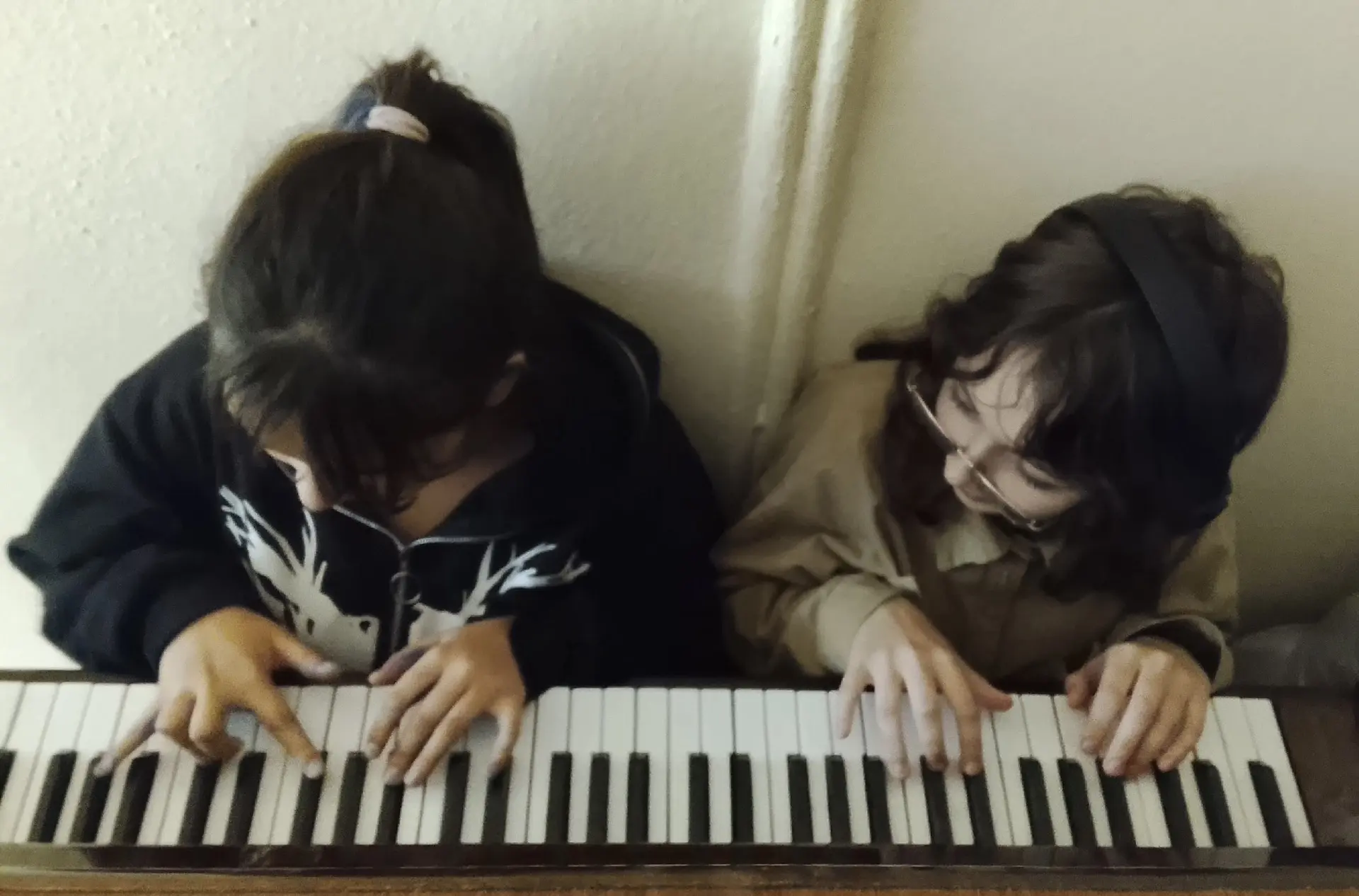 День музыки🎶 Даша Тимощук и Лиза Чернышева 9Б👏🫶