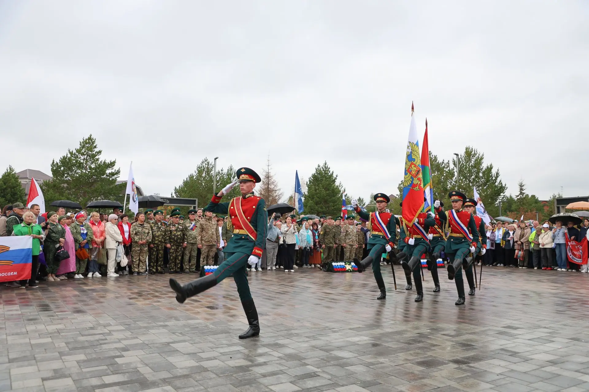 Сегодня от парка Пограничников в зону проведения специальной военной операции отправилс...