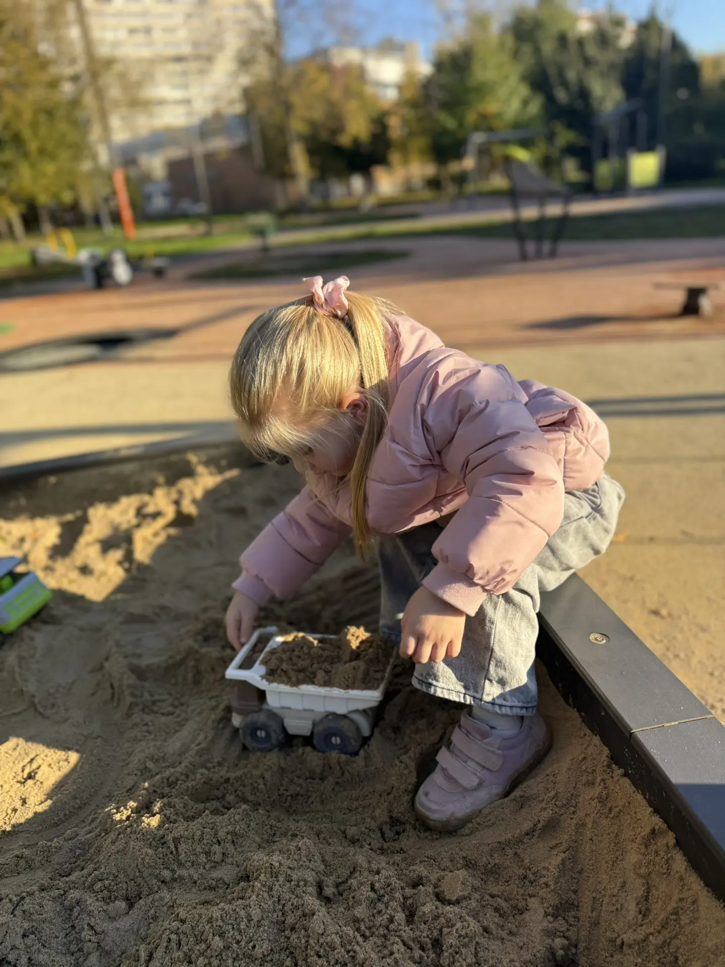 Когда-то я мечтала, чтобы она играла в песочнице 🙈