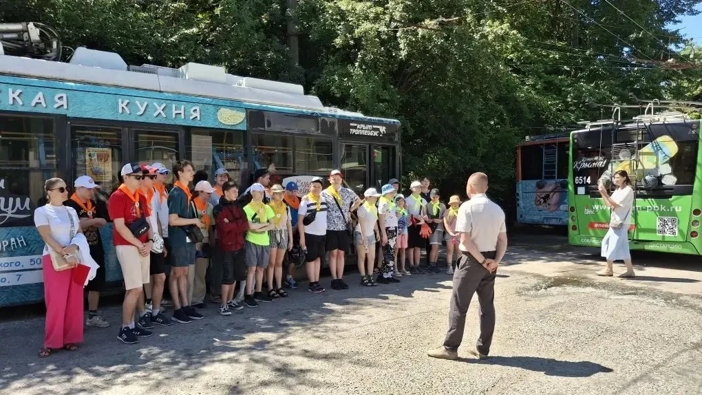 Сегодня ребята нашей школы посетили Троллейбусный парк. 🚎

Экскурсия стала отличной возможностью  п