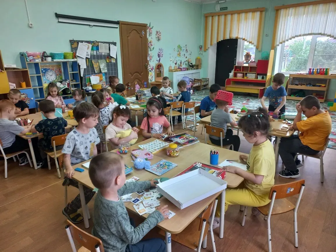 Старшая разновозрастная группа активно развивает навыки и творческие способности в своб...