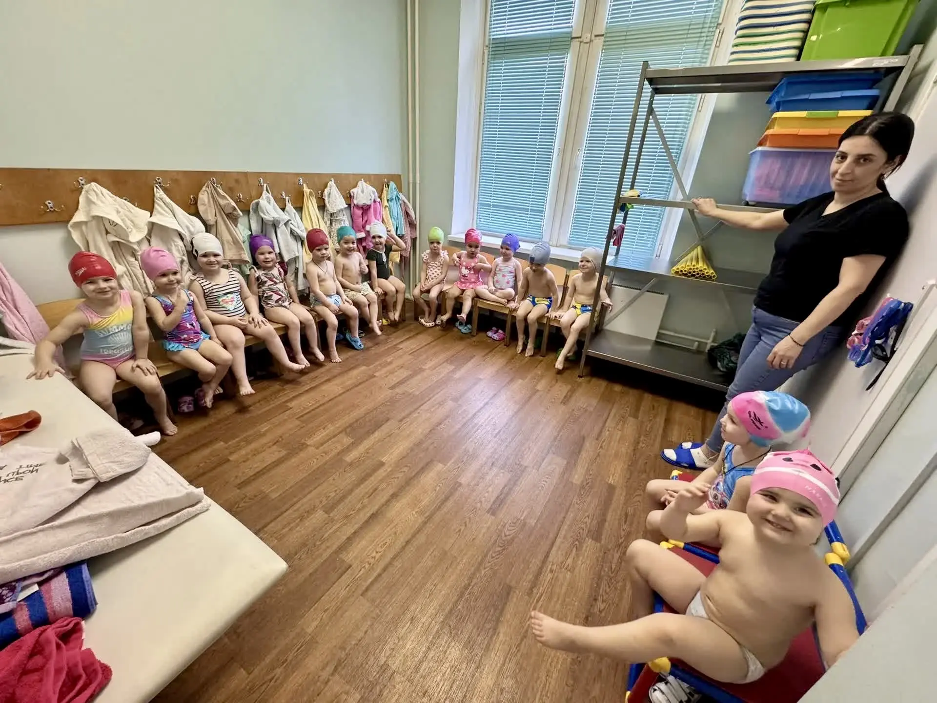 🌷 В дошкольном корпусе «Сказка» прошли тёплые весенние досуги в бассейне, наполненные радостью, улыб