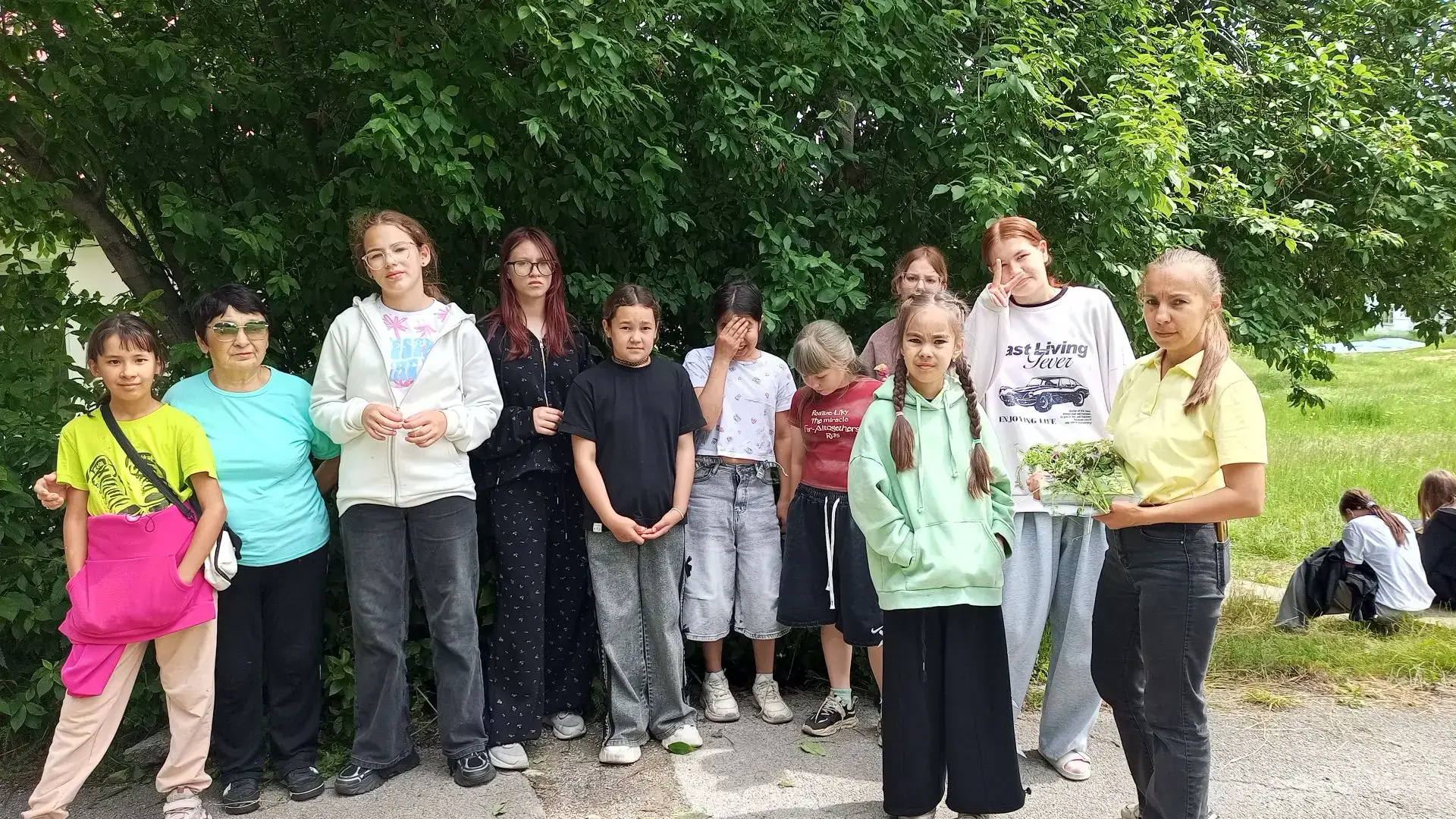 14 июня   с   воспитанниками  профильного лагеря " Юный  эколог" проводили   занятие " Ботанический 