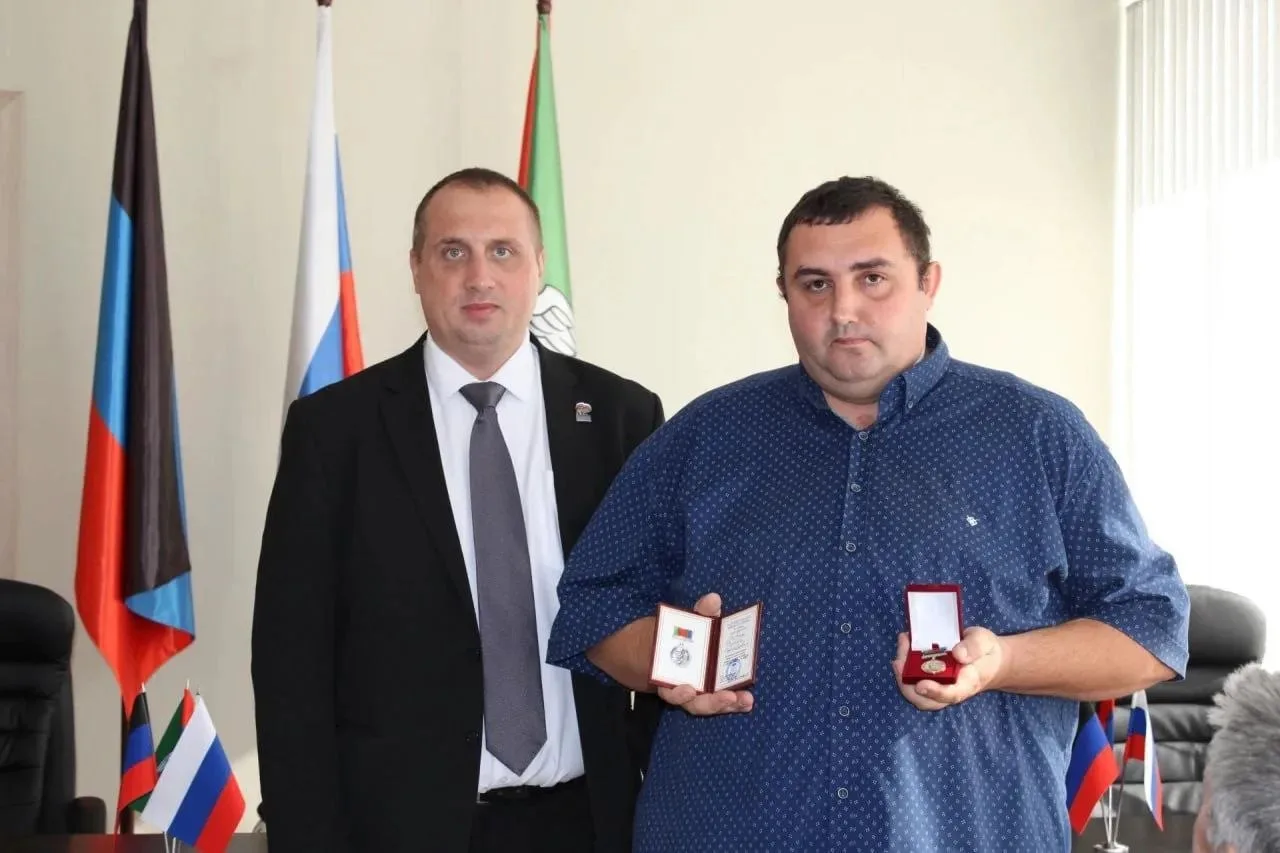В Горловке водителя автобуса наградили за спасение пассажиров