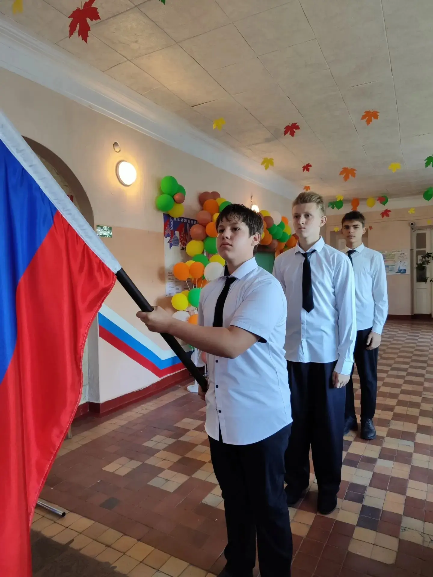 🇷🇺 Установка Государственного флага Российской Федерации — начало новой учебной недел...