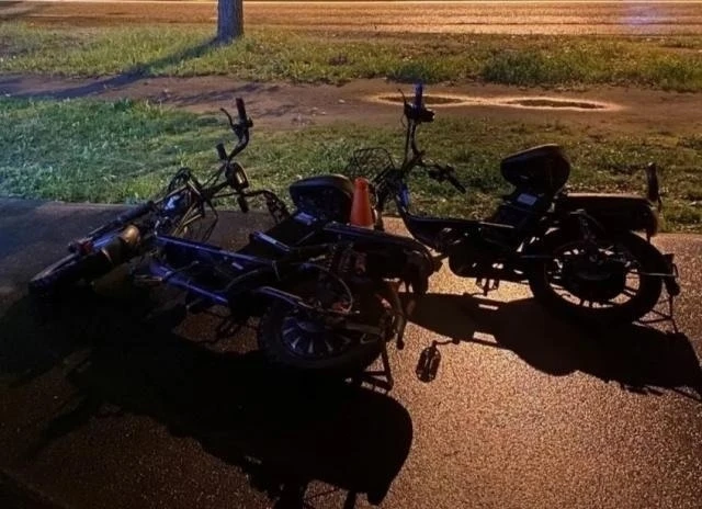 😨В Северодвинске столкнулись двое мужчин на электровелосипедах. Один был пьян, другой ...