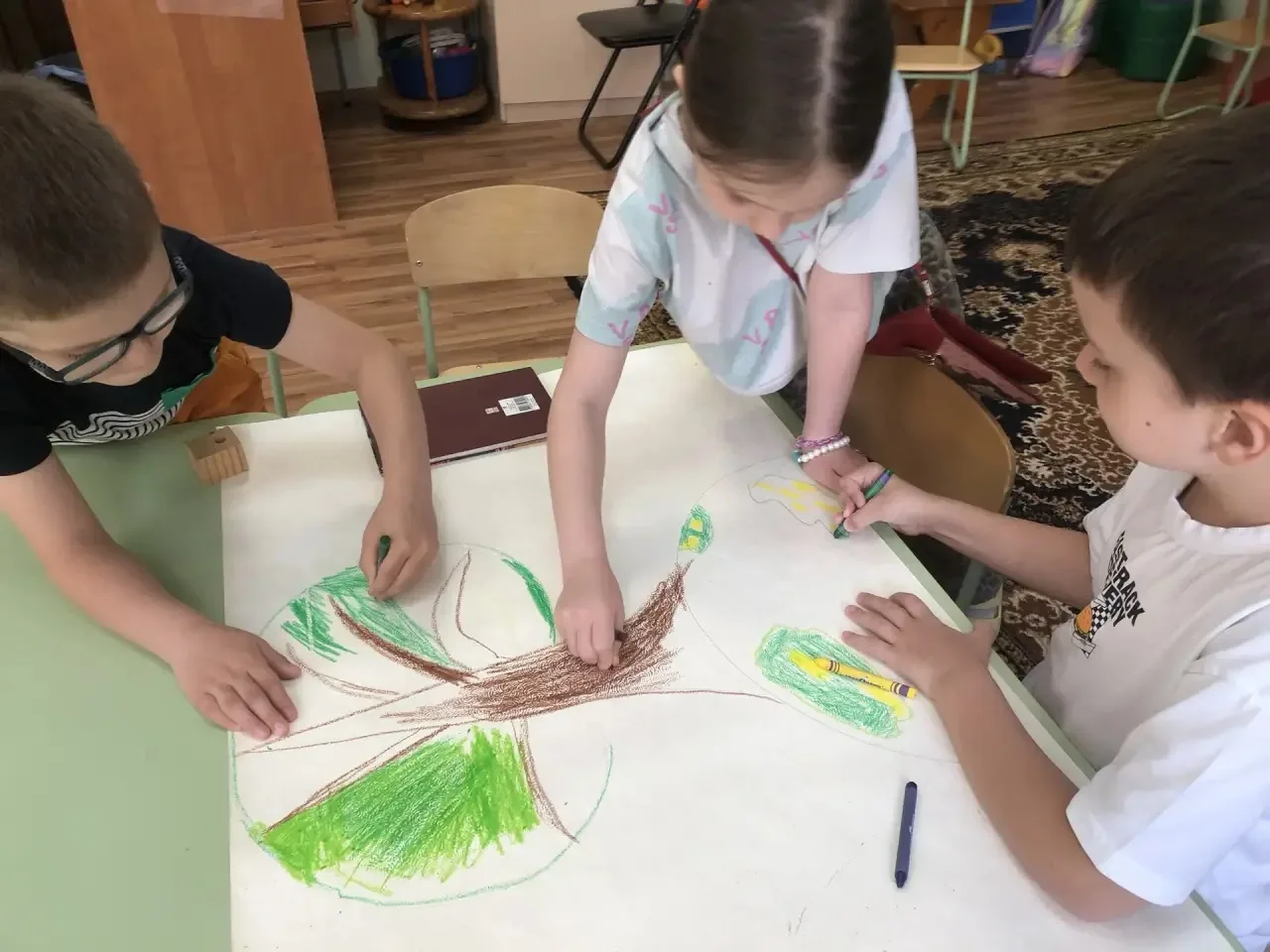 🎉 День эколога в ДОУ — успешно проведён!

5 июня наши малыши:
✅ играли и учились беречь природу,
✅ 