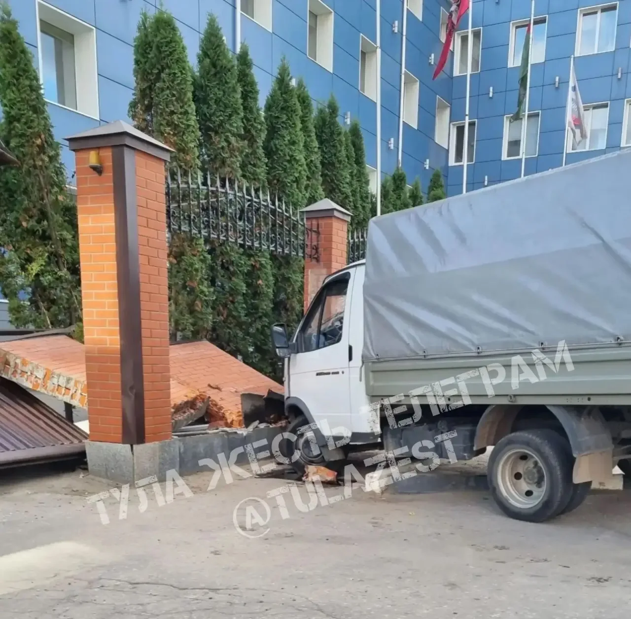 ❗️На Некрасова водитель Газели немного не справился с управлением