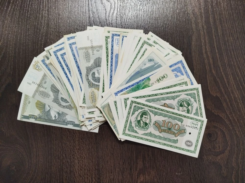 1000 рублей, 100 штук + доставка . есть гашеные, есть нет. Билеты ммм