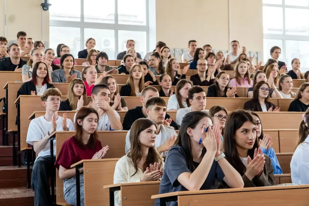 Сегодня состоялось зачисление на места в пределах квот: особой, отдельной и целевой.

🎓✨С каждым го