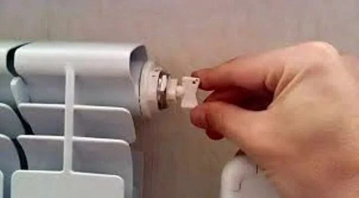 🚰 Что делать, если батарея холодная, а в ней булькает?