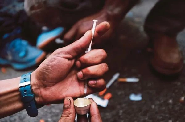 ❗Что такое наркомания

💉 Наркотическая зависимость – это форма девиантного поведения, где индивид с