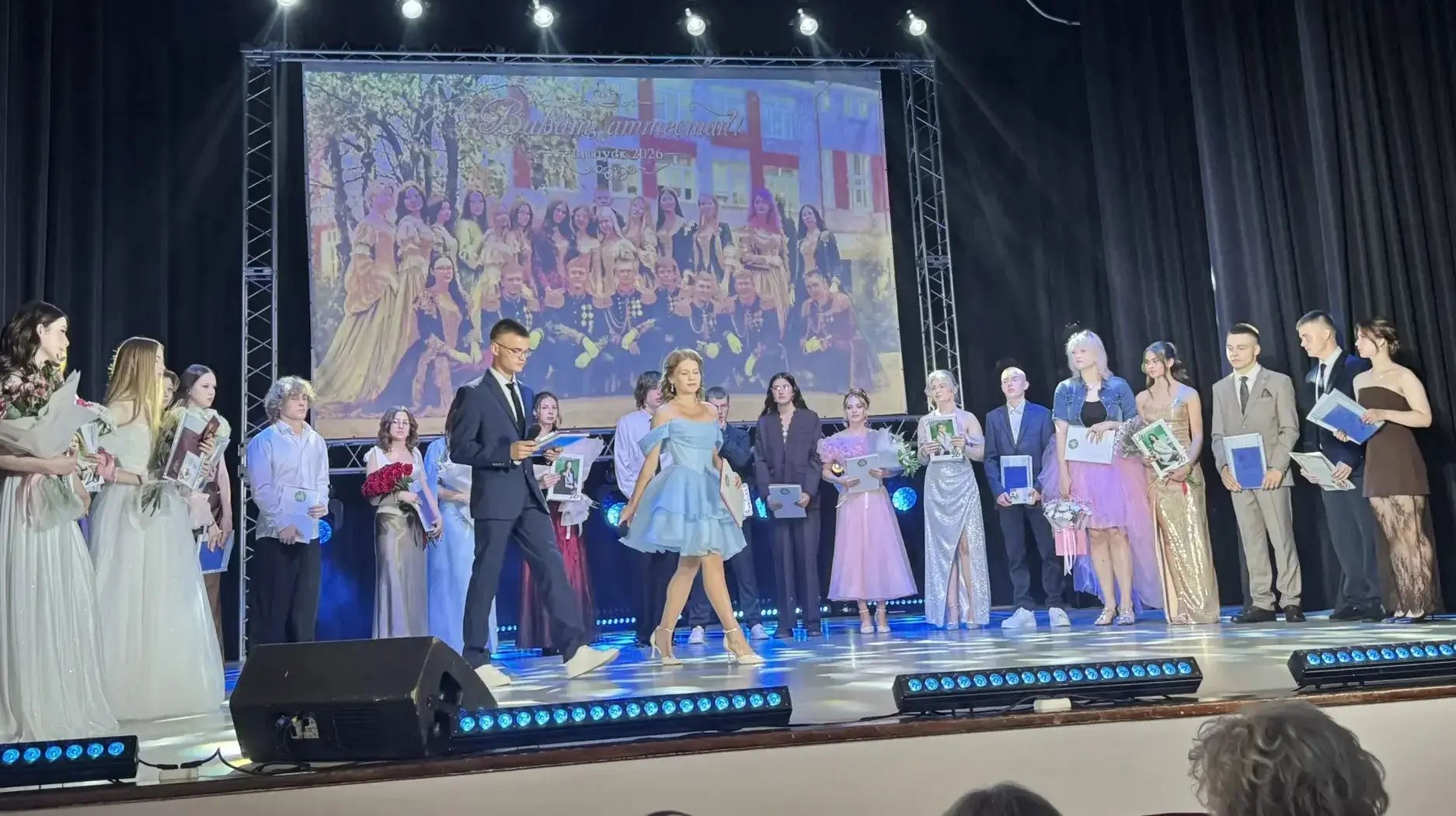 🎓Новая глава начинается! Поздравляем наших выпускников!

В школе прозвучали последние аккорды проща
