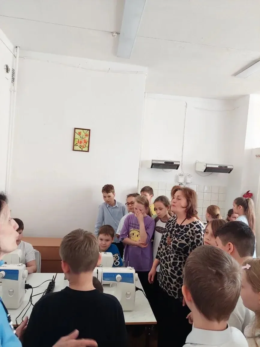 🚀ЭКСКУРСИЯ В СТАРШУЮ ШКОЛУ🚀  🏫12 мая ученики 4х классов отправились в увлекательное «Путешествие в с