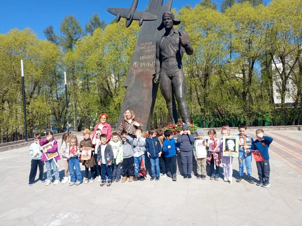 Бессмертный полк в детском саду № 56: память о герое.
Сегодня воспитанники старших групп нашего детс
