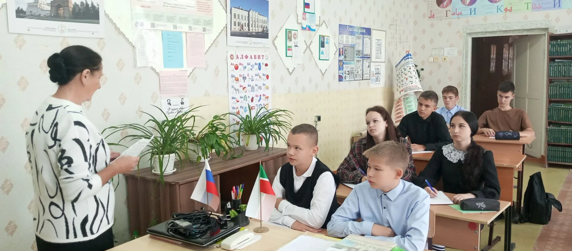 8 сентября в МБОУ "Тат.Челнинская ООШ" прошёл Всероссийский диктант «Россия – дом народ...