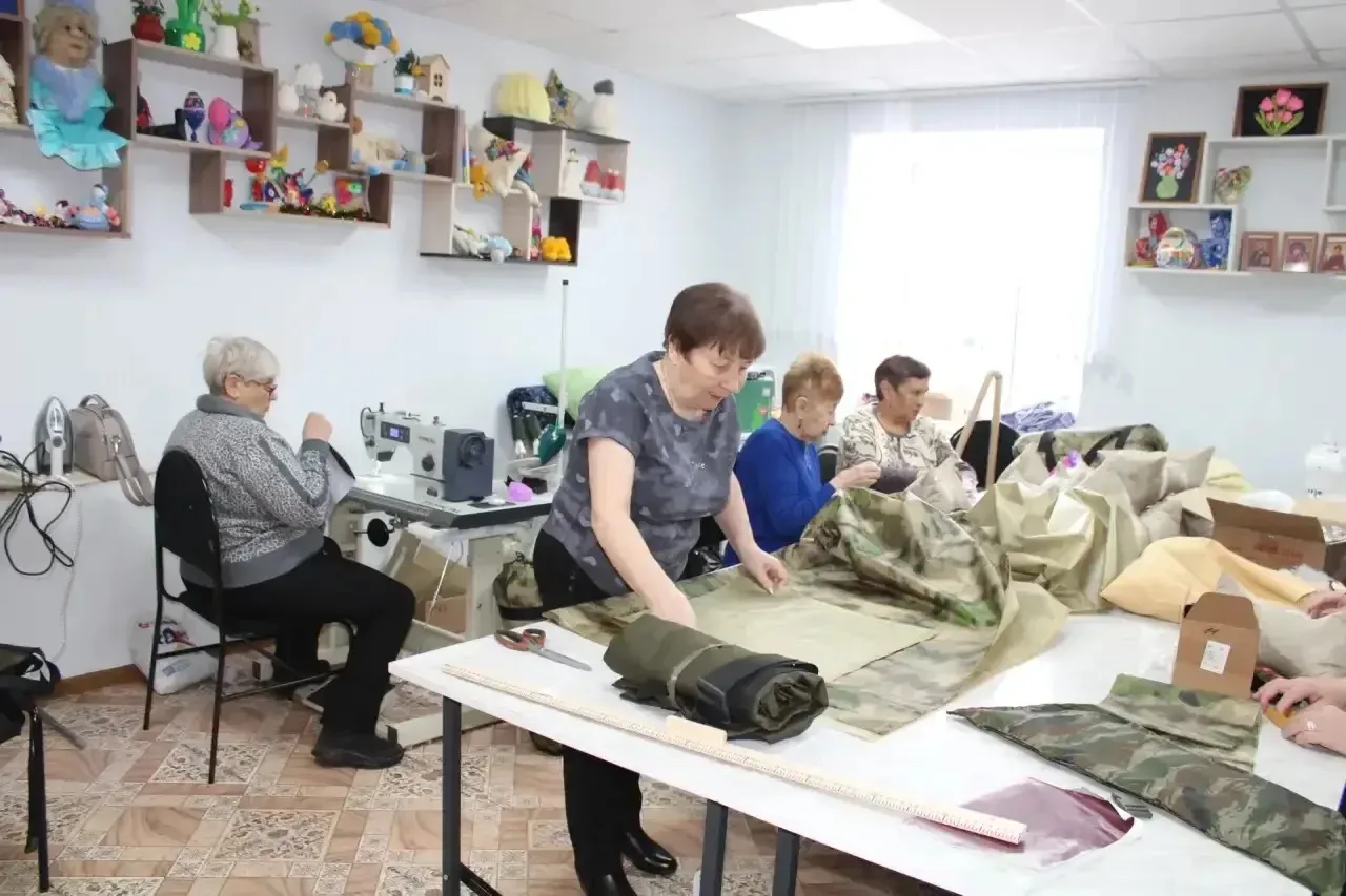 Пенсионеры и сотрудники районных комплексных центров соцобслуживания населения Саратовс...