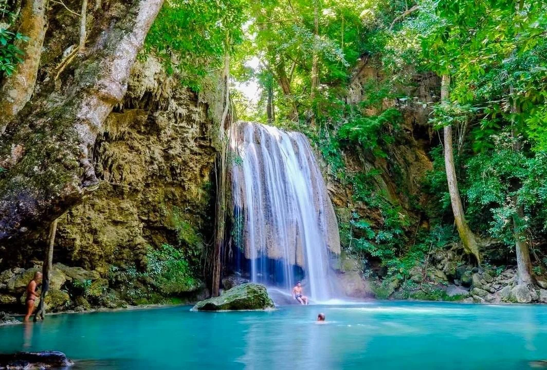 Водопад Эраван, Таиланд 🇹🇭  🔹 Эраван - водопад из семи каскадов в тайской провинции Канчанабури.  На