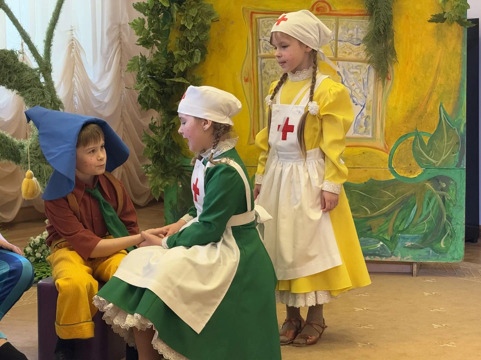Яркий, трогательный и веселый выпускной спектакль «Незнайка в Цветочном городе» от группы «Знатоки»!
