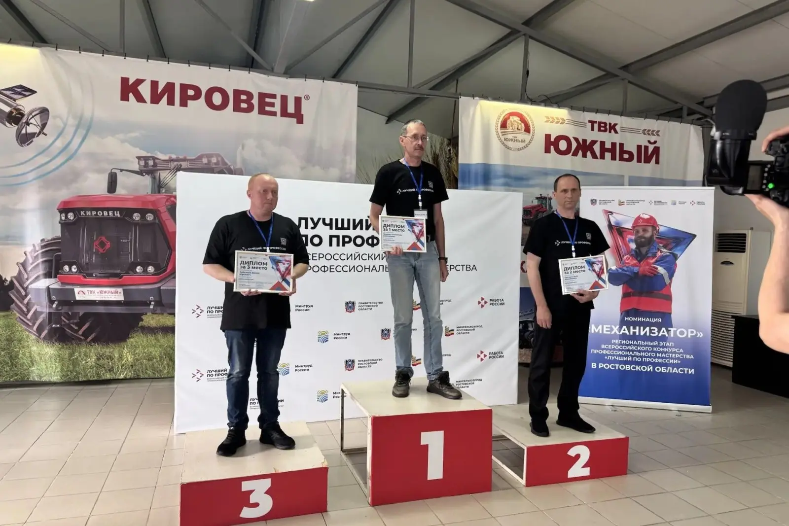 🚜 Механизатор из Каменского района победил в региональном этапе конкурса «Лучший по профессии»  ✅ В 