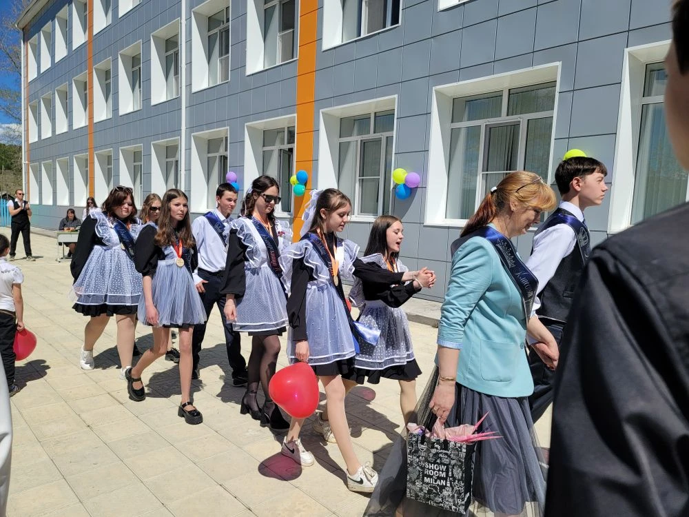 В Вершино-Шахтаминской школе прозвенел последний звонок. Позади уроки, впереди — экзаме...