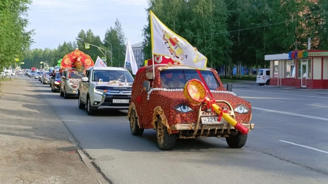 «ПРОГУЛКА ДЛИНОЮ В ГОРОД»

День России участники юбилейного городского молодёжного турнира провели а