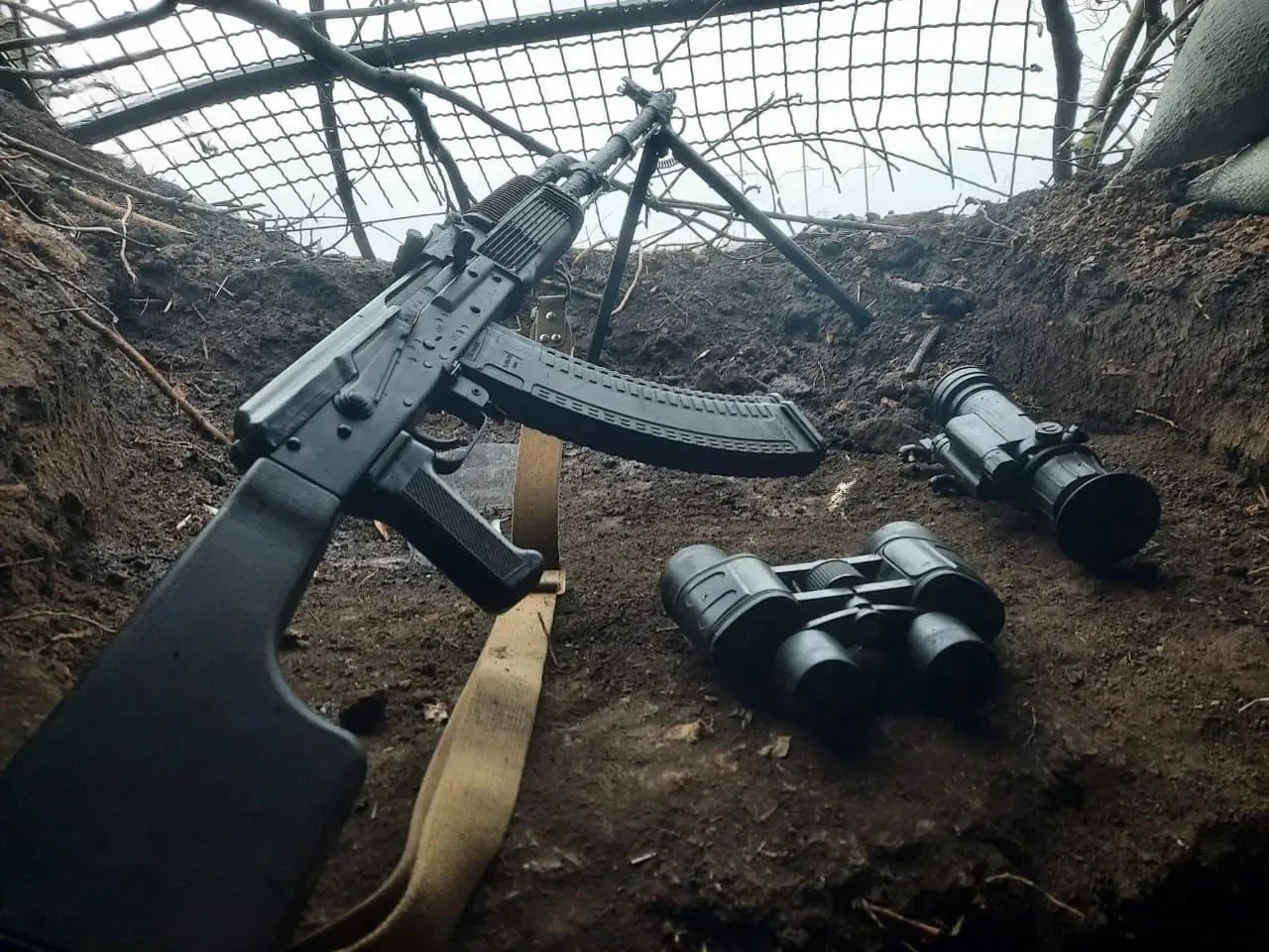 Устройство окопов туннельным способом.

Пока оборудование позиций противника по новому проекту форти