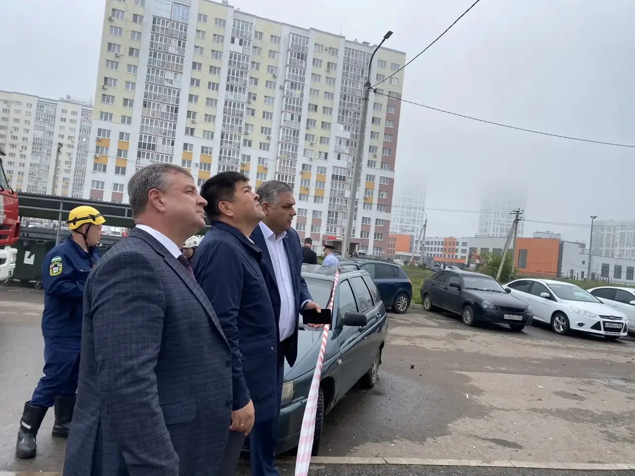 Уфа подверглась очередной террористической атаке БПЛА. Четыре сбиты, один упал в промзо...