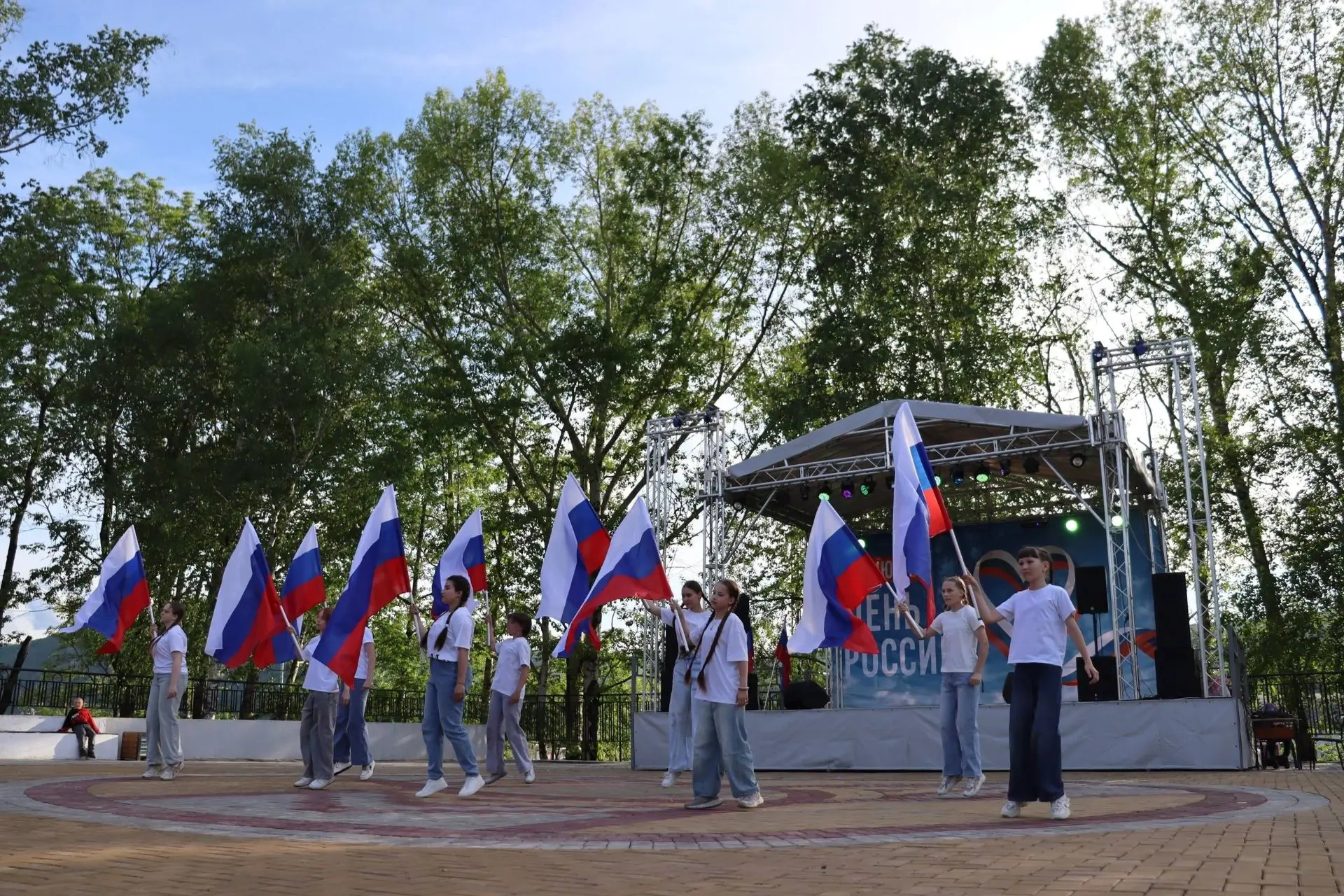 🤗Праздник, объединяющий души: День России встретили в Городском парке Облучья

В минувшую пятницу в