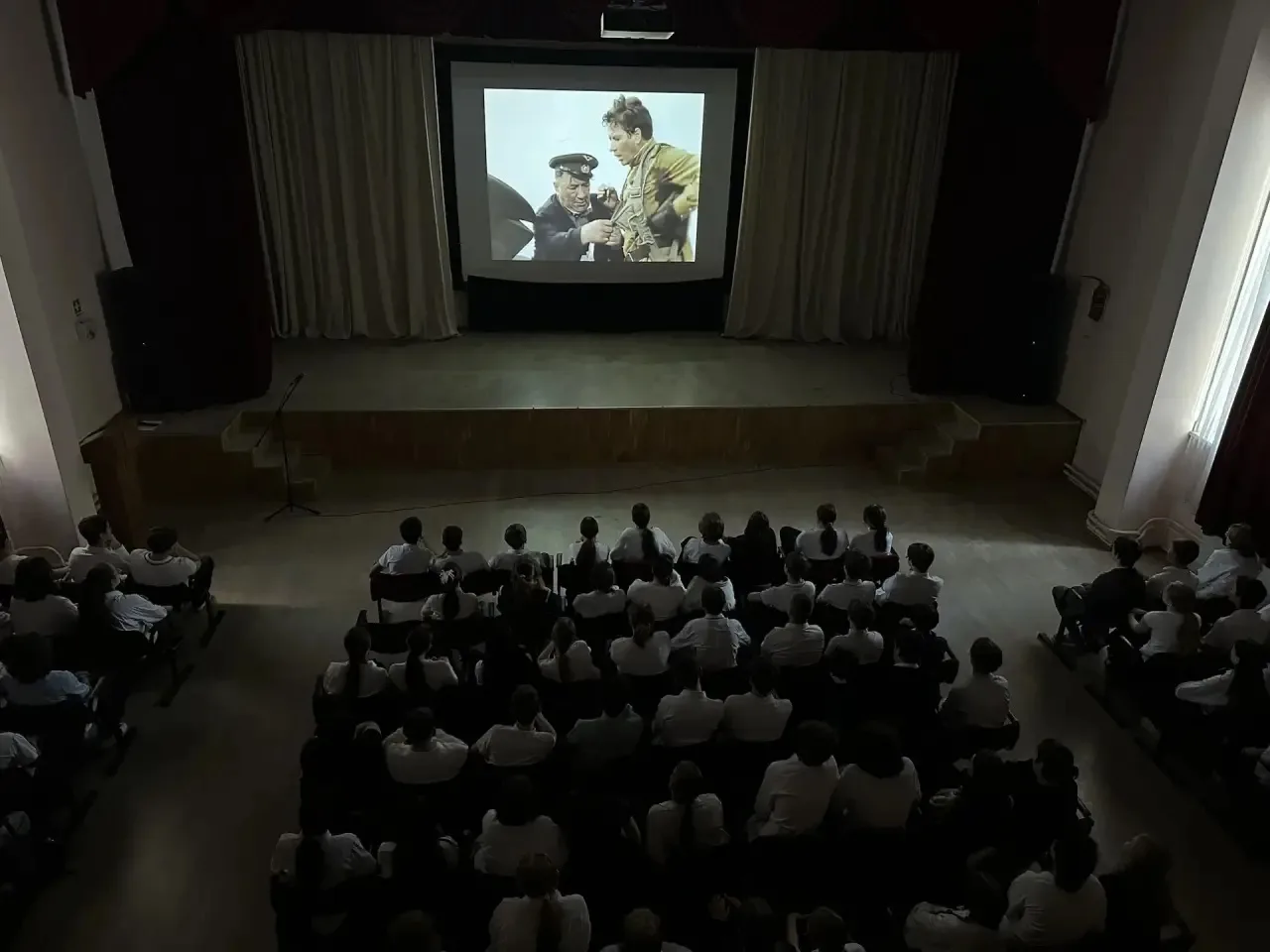 🎬 Акция «Кино Победы» В рамках патриотического марафона «Наследники Победы» в нашей школе прошла акц