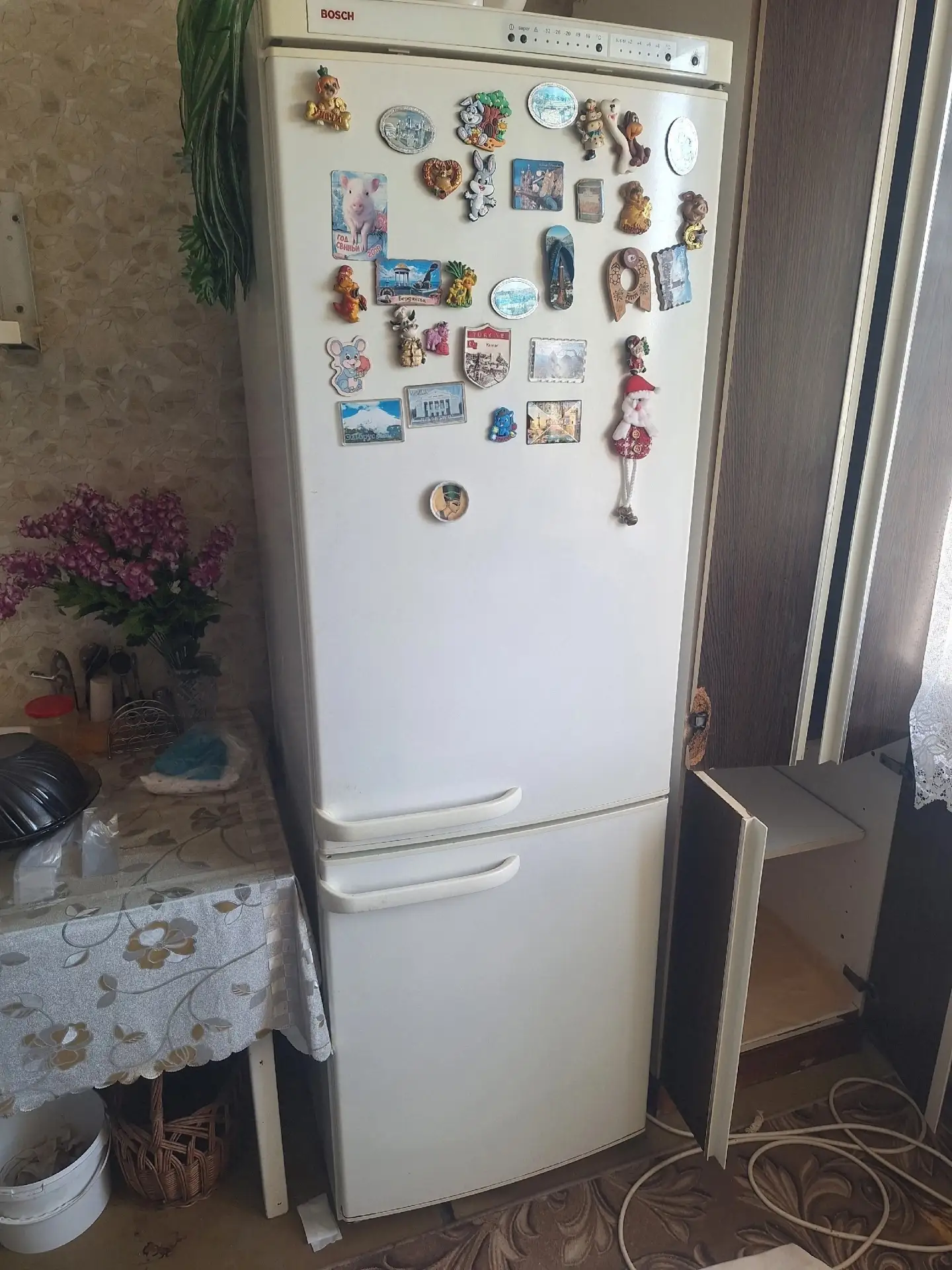 Продам холодильник фирмы Bosch, работает отлично. 7000₽