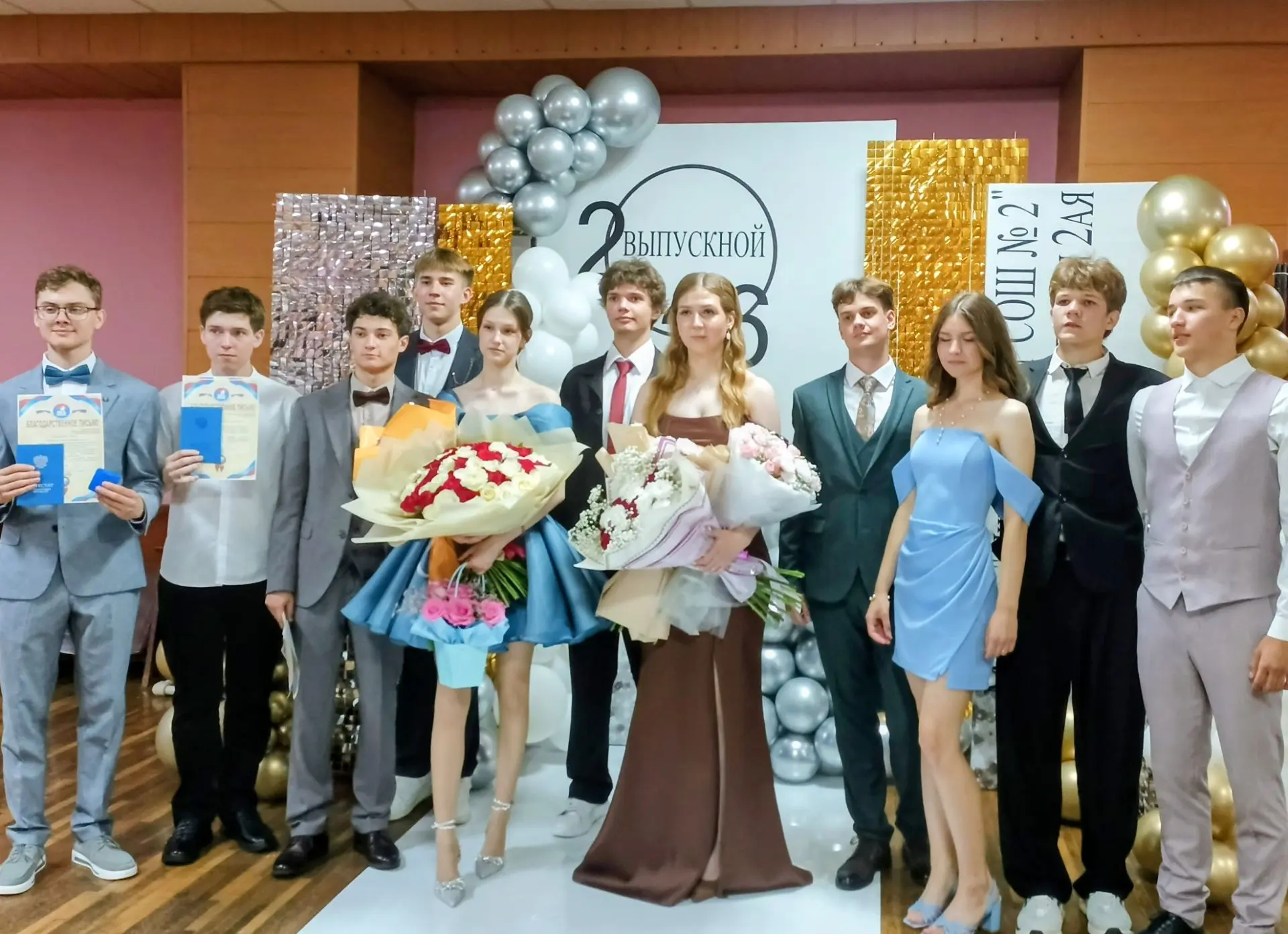 #Любимая2ая

СТАНЬ ЛУЧШЕЙ ВЕРСИЕЙ СЕБЯ!
Июнь. Месяц выпускных вечеров. И вот опять они уходят в боль