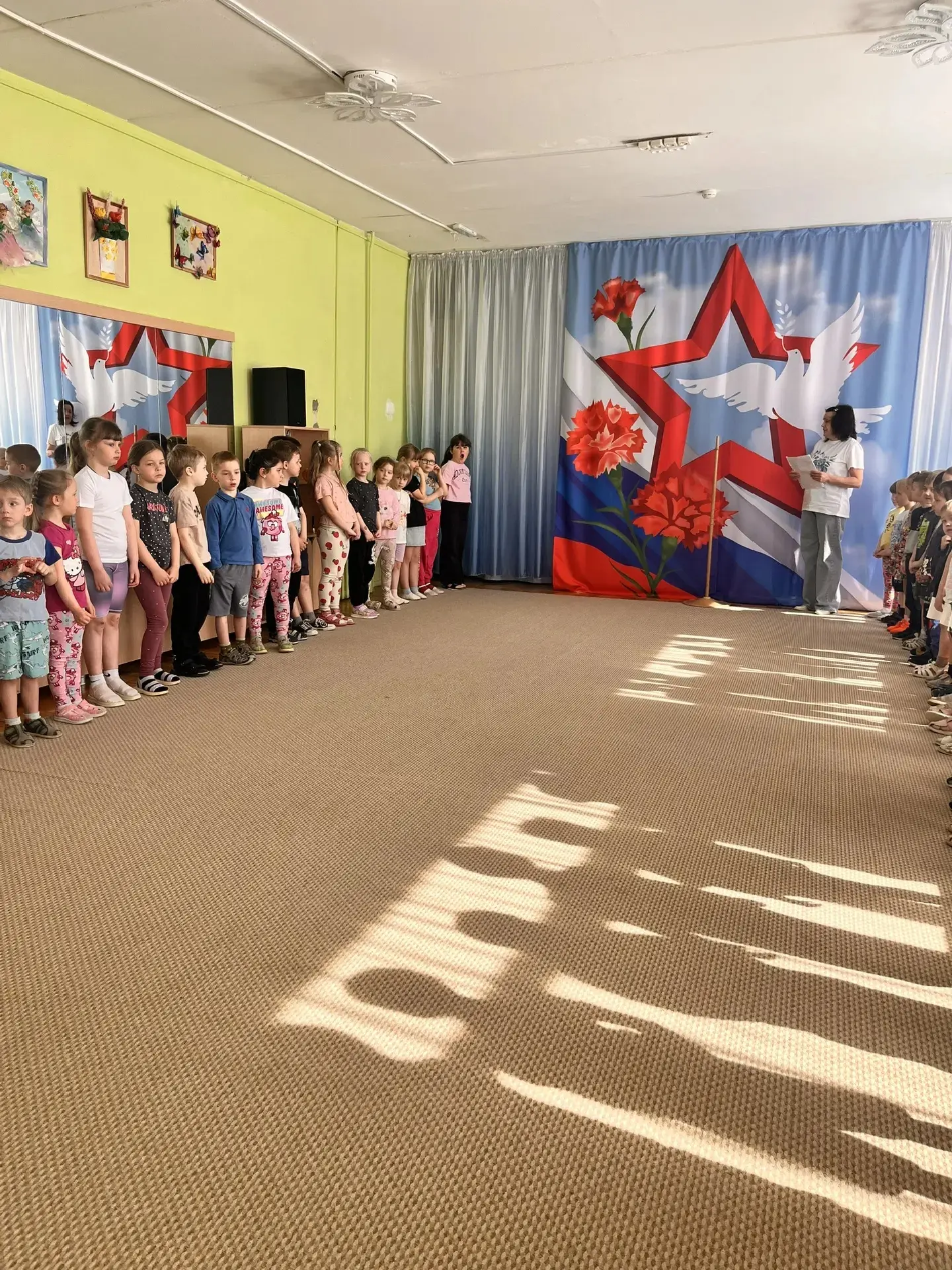 🤗 В нашем детском саду продолжается добрая традиция – каждую неделю мы начинаем с торж...