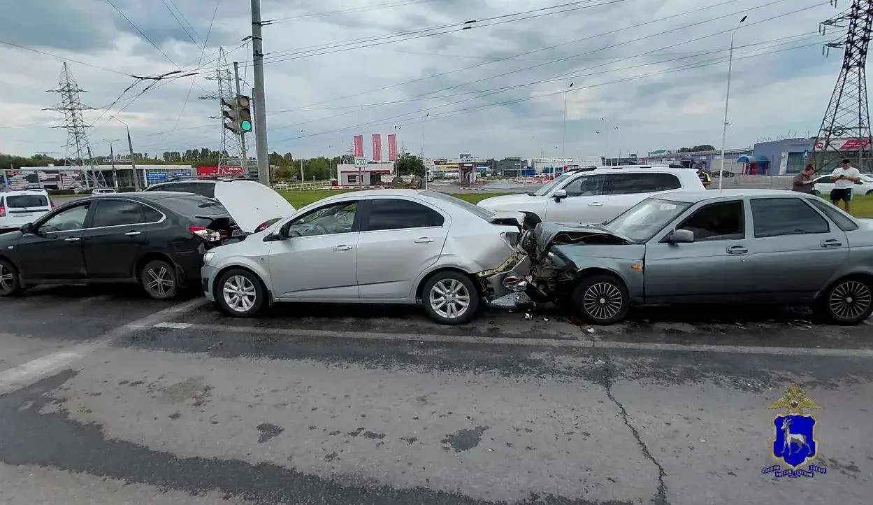 Взрослый и ребенок пострадали в ДТП с 3 автомобилями в Тольятти