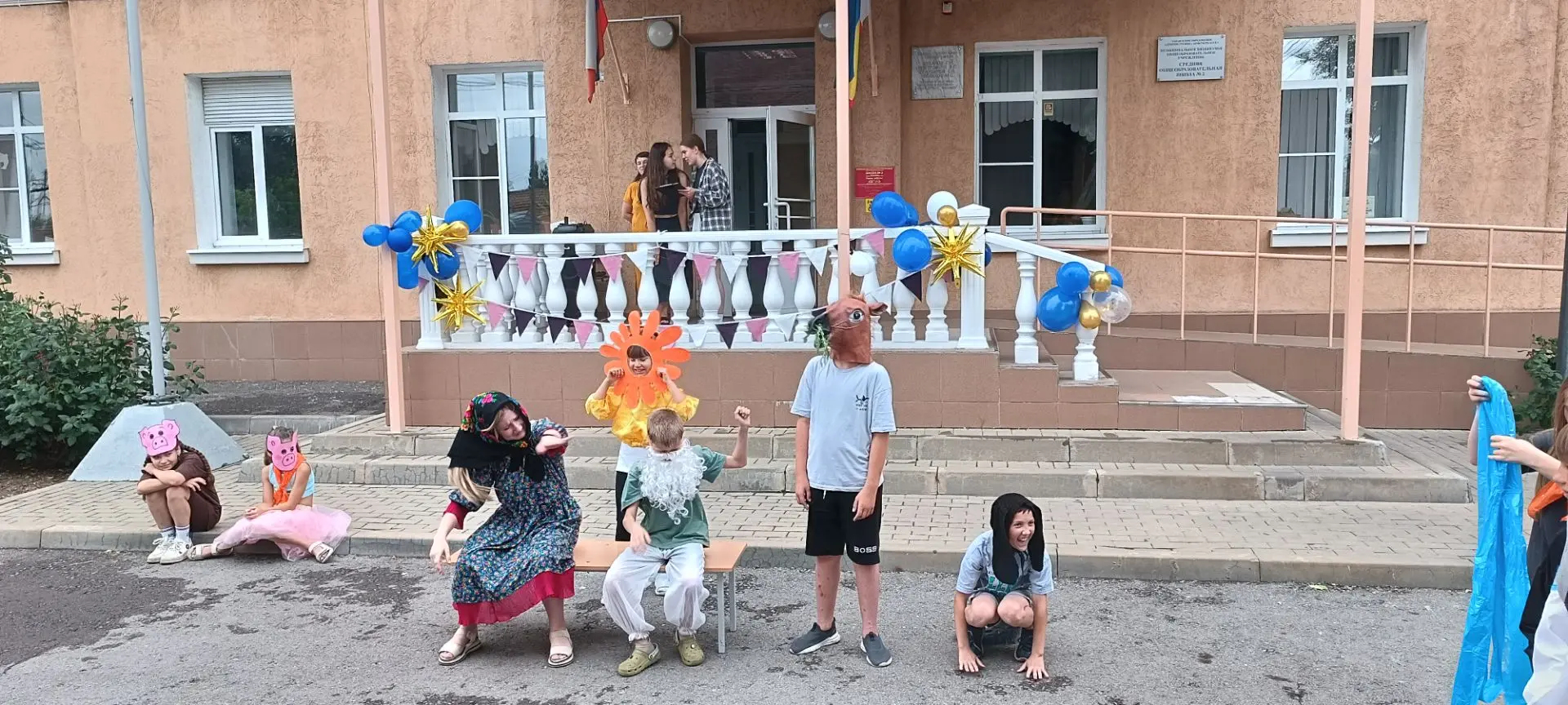 😊 Лагерь тихо шепчет: «До свидания, дети!».

☀️ 21 день прошёл стремительно, словно солнечный зайчи