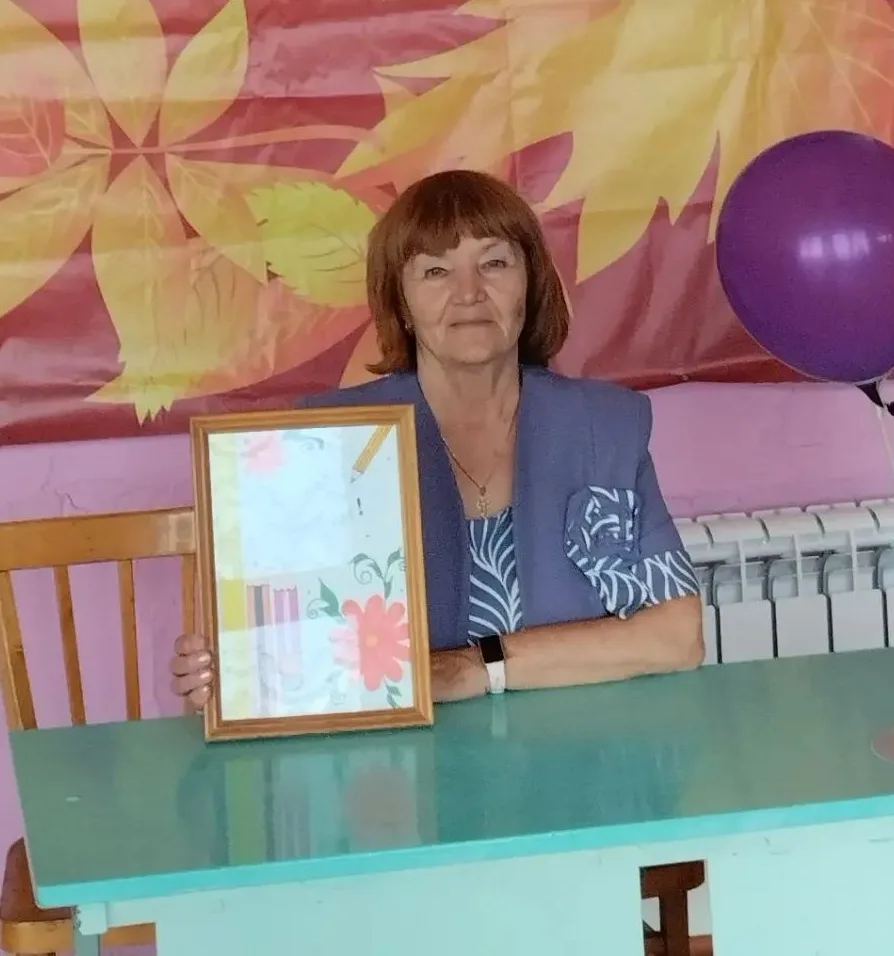 Свет её сердца: полвека с любовью к своим ученикам Первочиндантской ООШ.