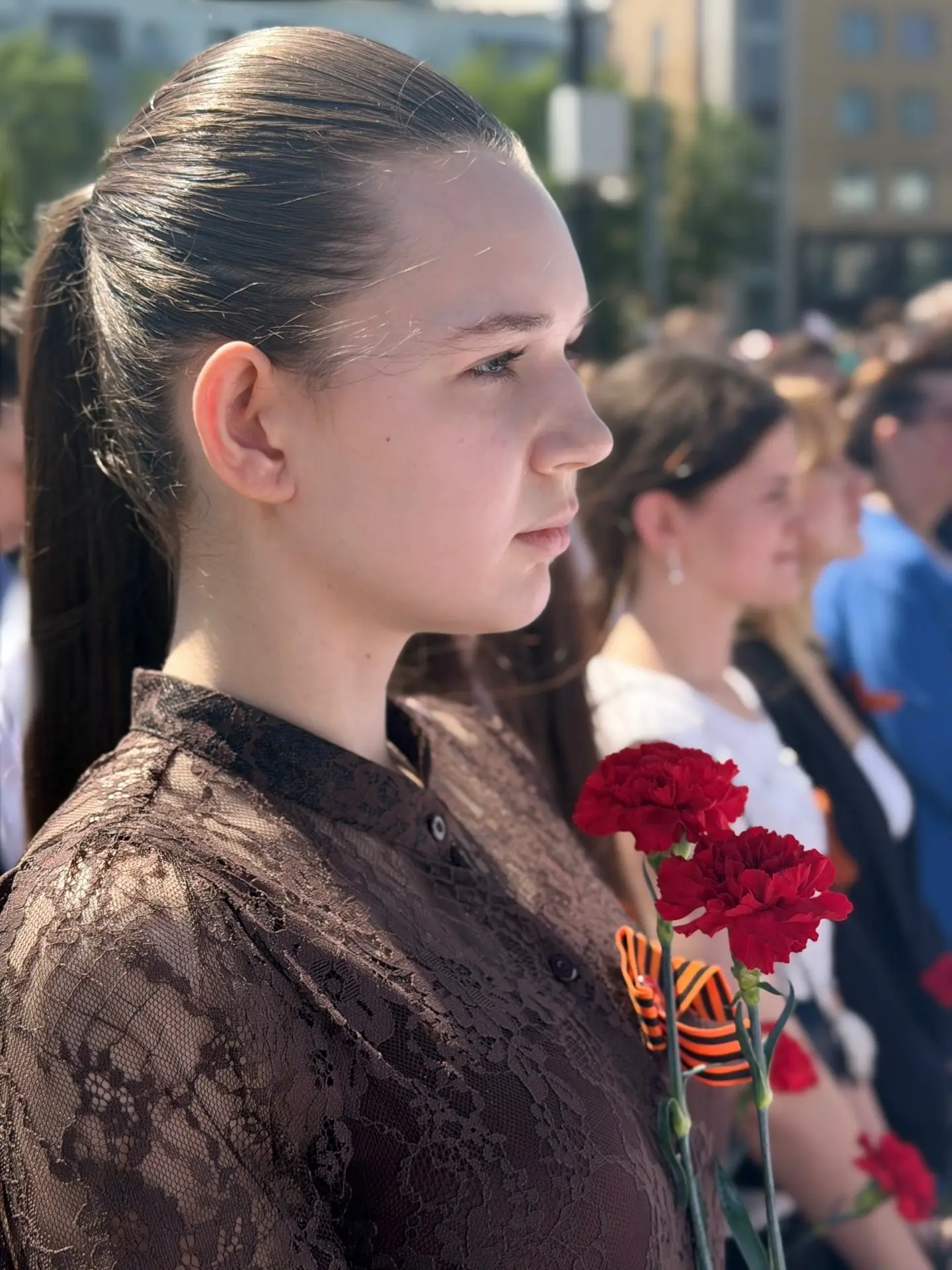 🇷🇺 ДЕНЬ ПАМЯТИ: НАШИ ДЕСЯТИКЛАССНИКИ ВОЗЛОЖИЛИ ЦВЕТЫ  Сегодня, 22 мая 2026 года, учащиеся 10 класса 